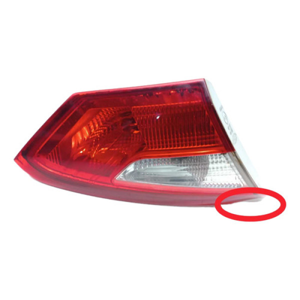 Lanterna Tampa Traseira Esquerdo Ford Focus Sedan 2015 Esquerdo/motorista Vermelho